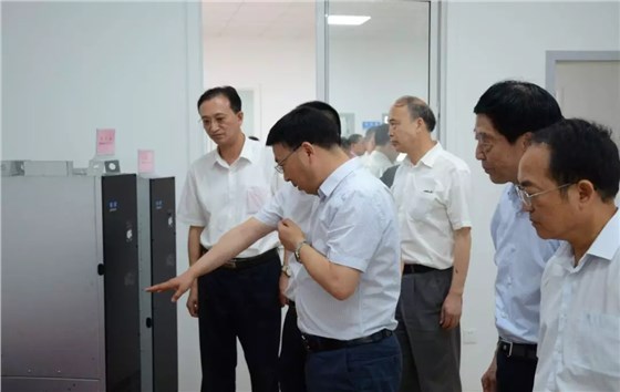 皖南電機：縣領(lǐng)導正在參觀華辰公司產(chǎn)品展廳